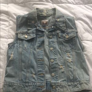 Levi’s Women’s Distressed Jean Vest